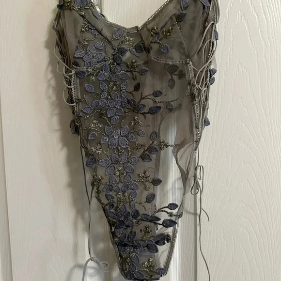 Floral Embroidered Mesh Lace-Up Teddy Bodysuit Size: Medium NWOT - Picture 4 of 8
